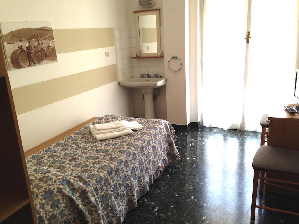 Albergo La Neigra เซสตรี เลวานเต ห้อง รูปภาพ