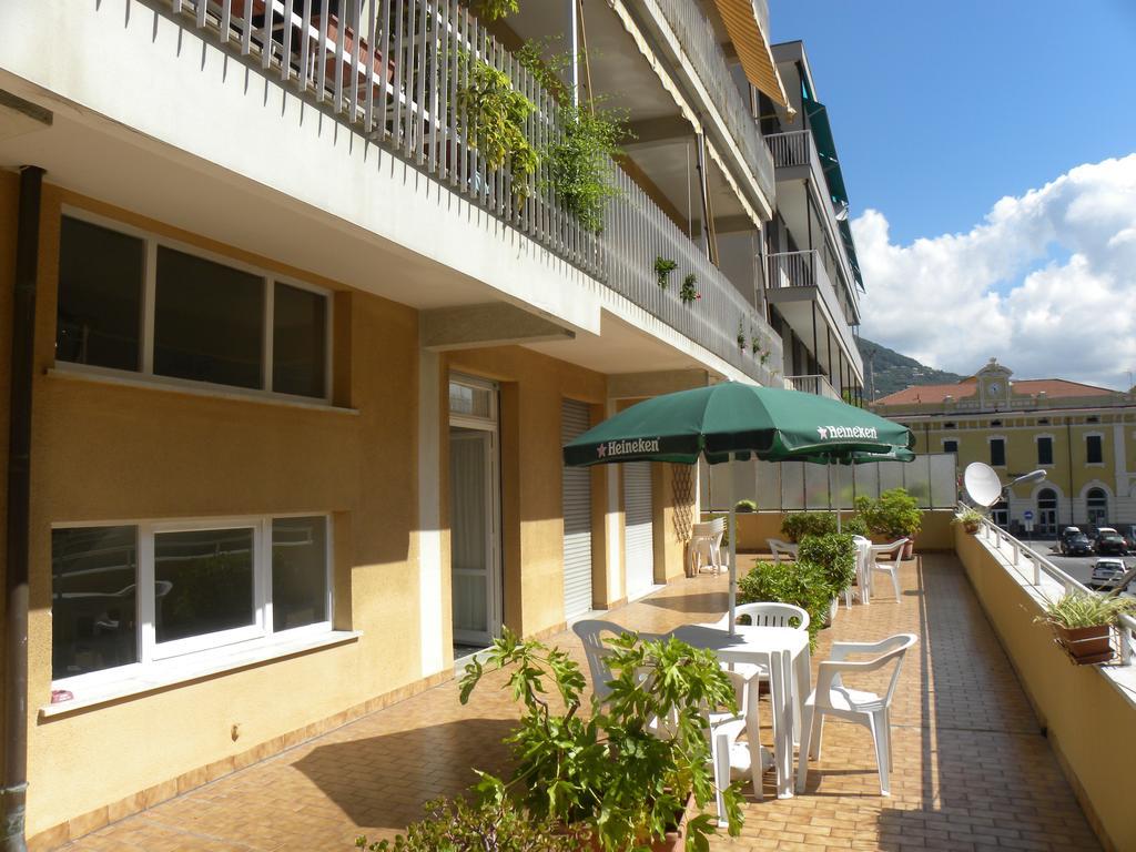 Albergo La Neigra เซสตรี เลวานเต ภายนอก รูปภาพ