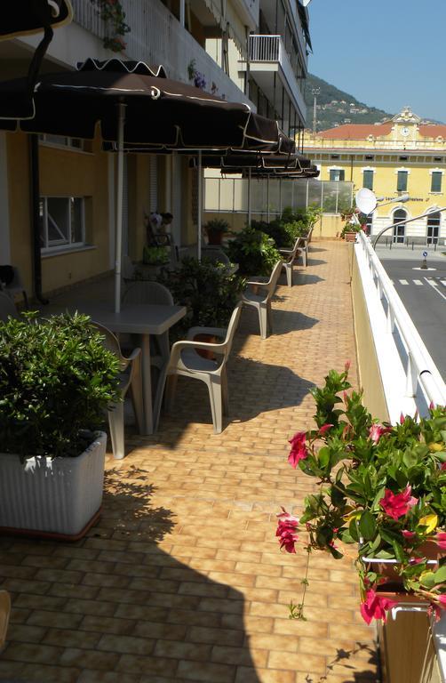 Albergo La Neigra เซสตรี เลวานเต ภายนอก รูปภาพ
